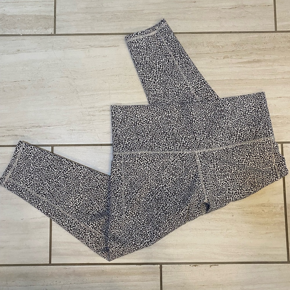 Athleta Salutation Stash II Textured Tight Micro Cheetah Print 1X